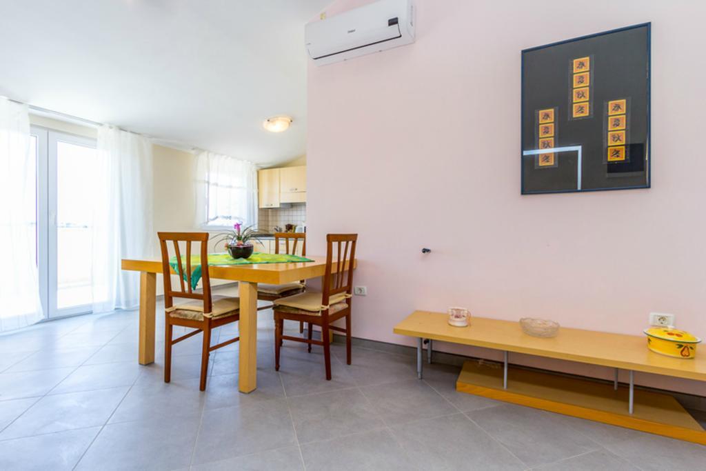 Apartment Mirjana プーラ 部屋 写真