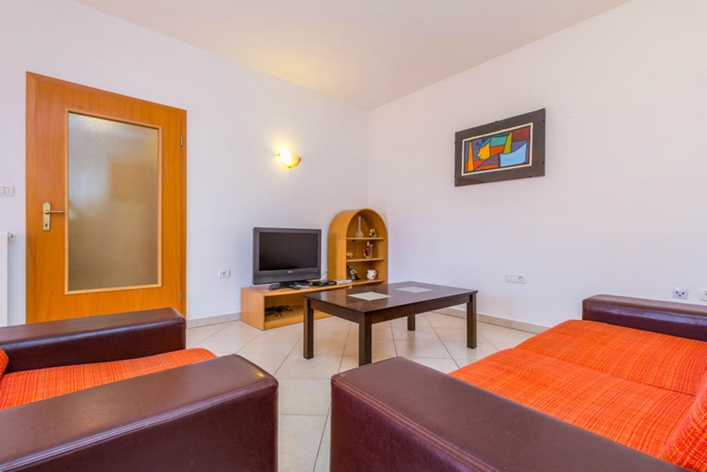 Apartment Mirjana プーラ 部屋 写真