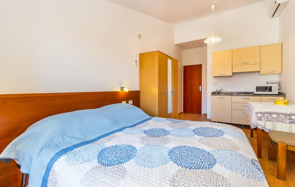 Apartment Mirjana プーラ 部屋 写真