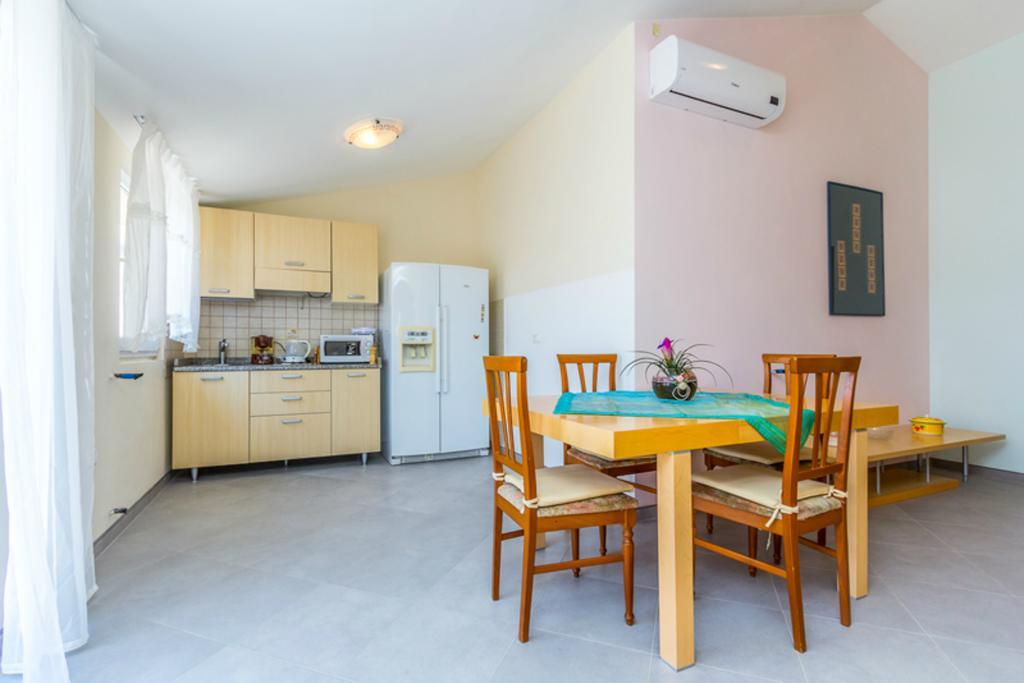 Apartment Mirjana プーラ 部屋 写真